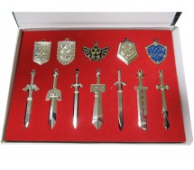 THE LEGEND OF ZELDA Box Contenente 7 Spade e 5 Scudi Gioielli COLLANA 