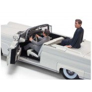 DieCast Model 1958 LINCOLN CONTINENTAL John F. Kennedy In Oregon 1960 with 2 resin figures 1/18 Car Original SUNSTAR