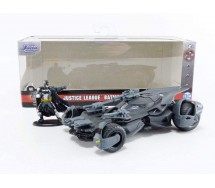 Modello Auto DieCast BATMOBILE BATMAN da JUSTICE LEAGUE 12cm Con Figura 1/32 Originale JADA Toys