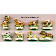 CAVALLI Razze Equestri DA PARATA Raro SET 9 Mini FIGURE 3cm Porcellana FEVES Francia