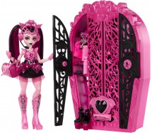 Monster High Bambola DRACULAURA Con CONFEZIONE ARMADIO Segreti Brivido HXH84