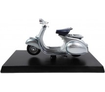 VESPA PIAGGIO DieCast Model Moto Scooter 150 1957 - 1/18 Scale